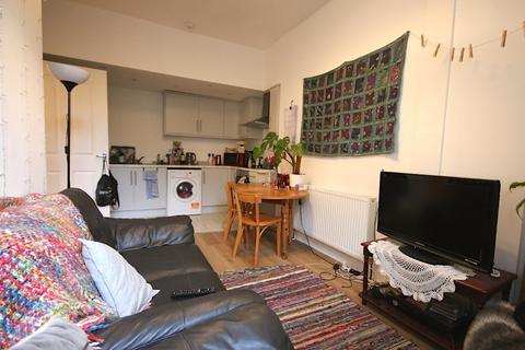 2 bedroom flat to rent, Wheatfield Road, Gorgie, Edinburgh, EH11