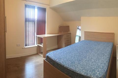 8 bedroom terraced house to rent, Egerton Road, Manchester