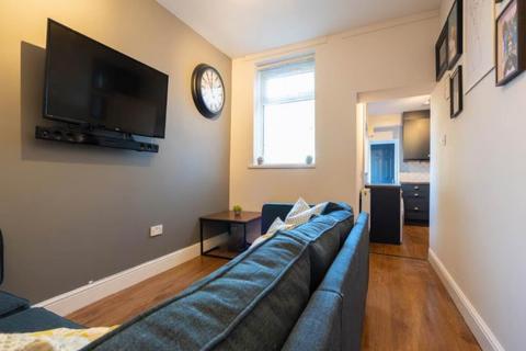 7 bedroom house to rent, Harriet Street, Cathays, Cardiff