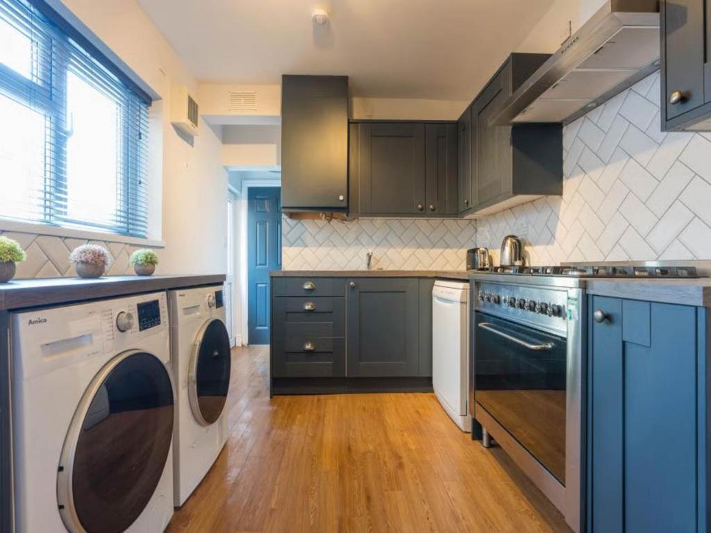 Kitchen Reverse