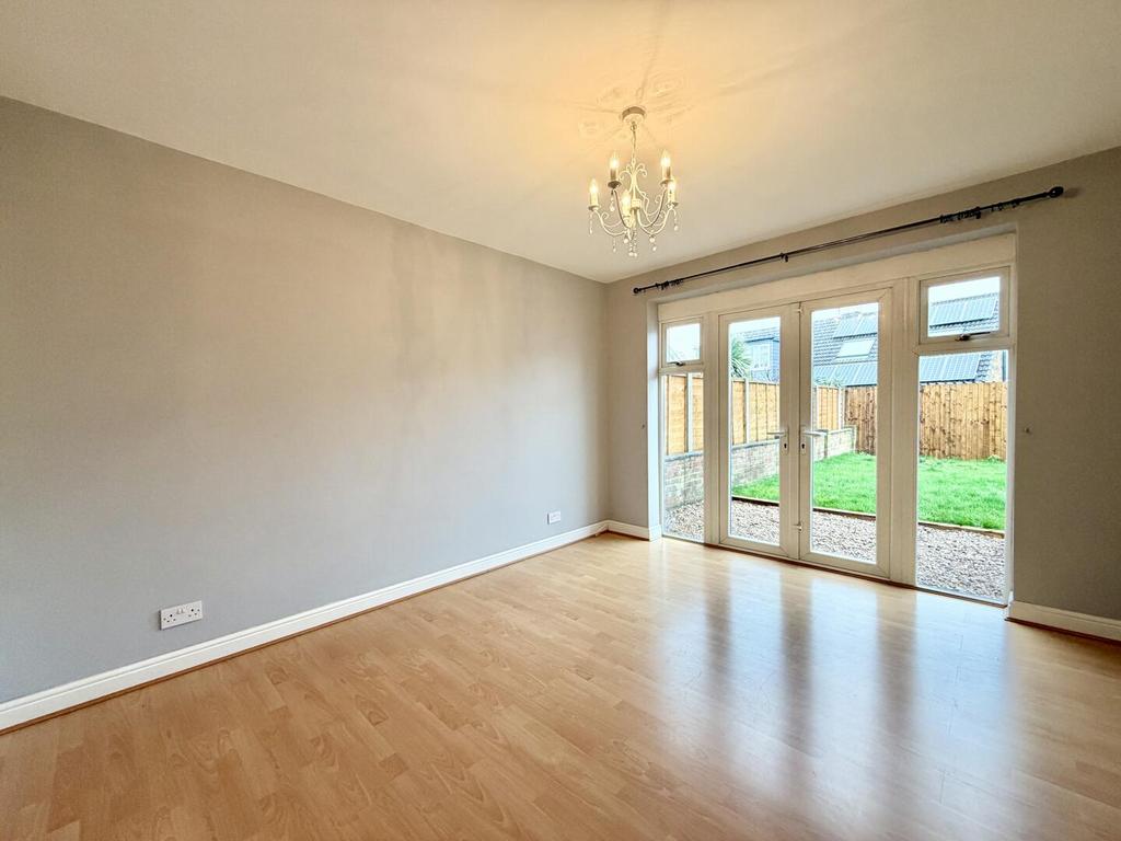 Bedroom/Dining Room