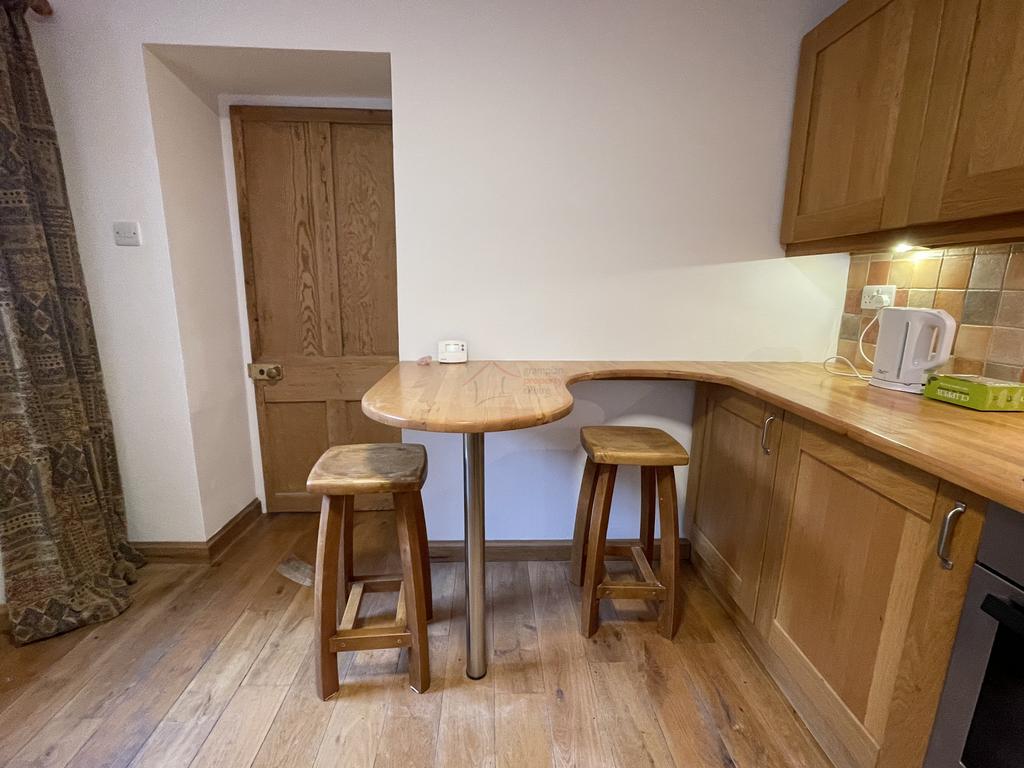 Kitchen b.JPG