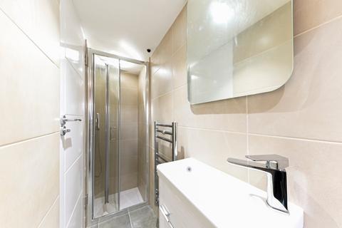 Studio to rent, Canfield Gardens, London
