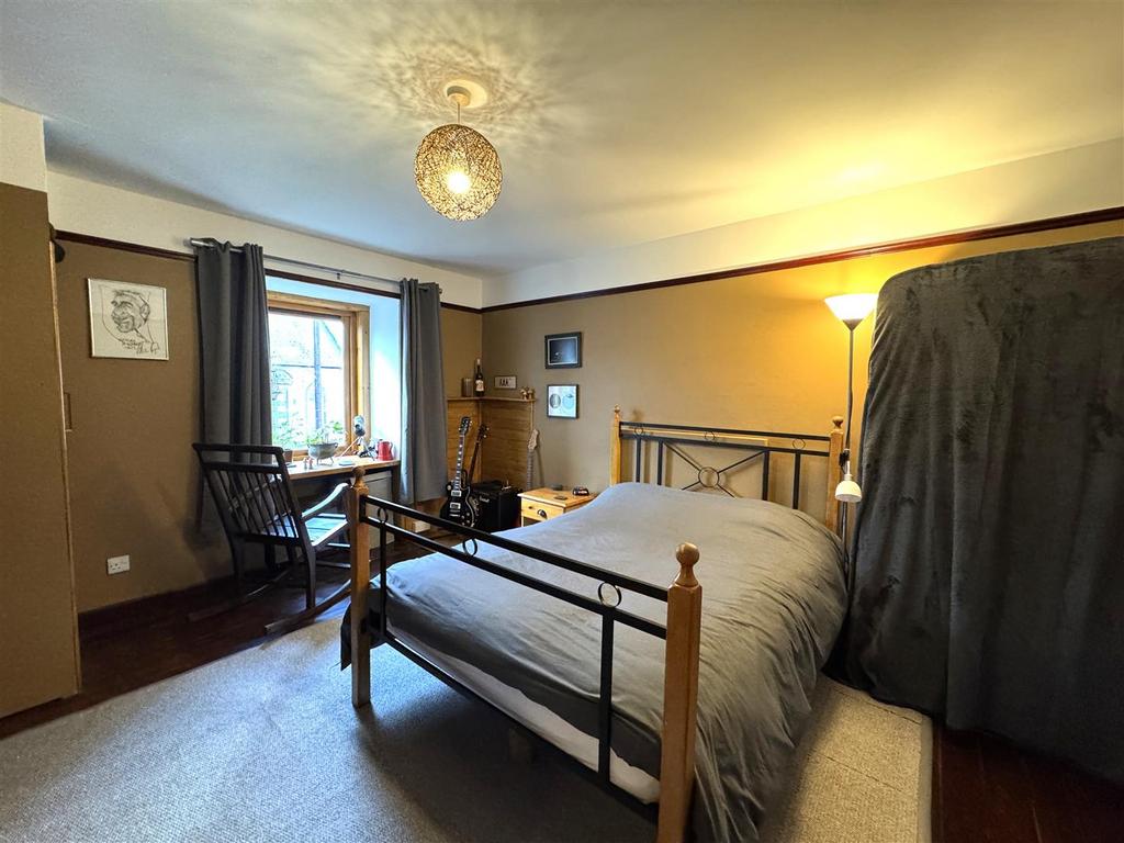 Bedroom 1.jpg