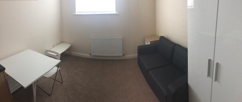 Studio to rent Westgate, Wakefield WF2