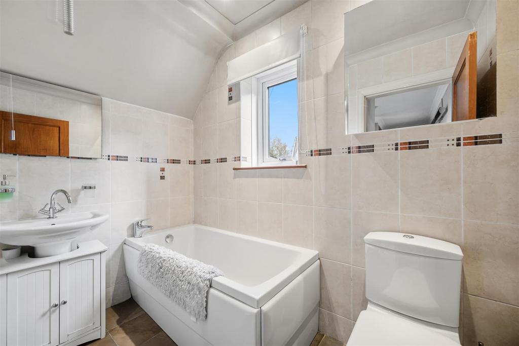 Bathroom - bath.jpg