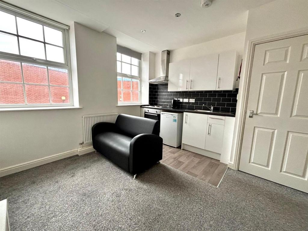 Lounge and kitchen.jpeg