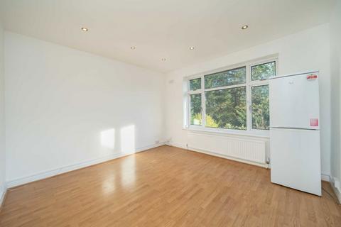3 bedroom maisonette to rent, Page Street, London NW7