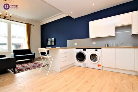 3 bedroom apartment to rent, Summerhall Square, Newington, Edinburgh, EH9