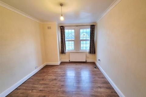 2 bedroom flat to rent, Hathaway Road, Croydon