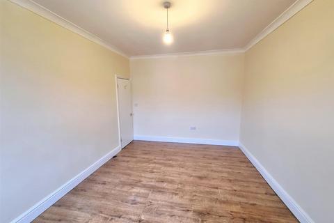 2 bedroom flat to rent, Hathaway Road, Croydon