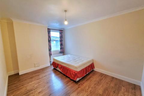 2 bedroom flat to rent, Hathaway Road, Croydon