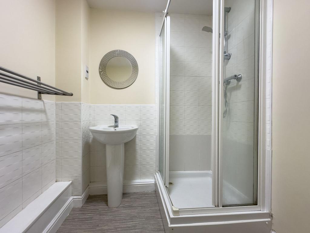 Shower ensuite