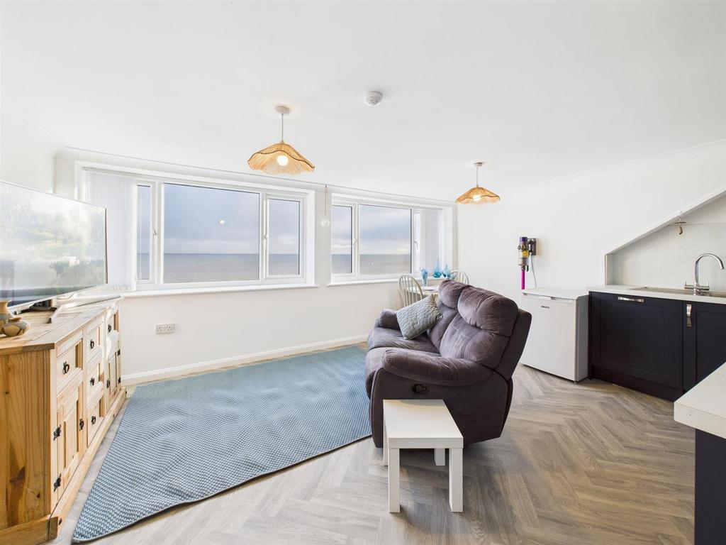Dining/living area:
