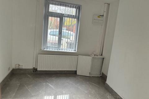 3 bedroom detached house to rent, Arbury Road, CV10