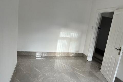 3 bedroom detached house to rent, Arbury Road, CV10