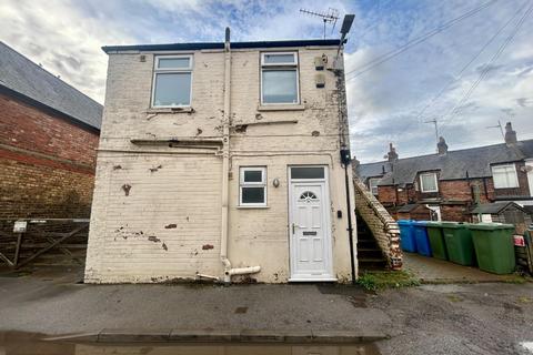 2 bedroom ground floor flat to rent, 2 Bed Ground Floor Flat, Olivers Lane, Bridlington, YO15 2AS