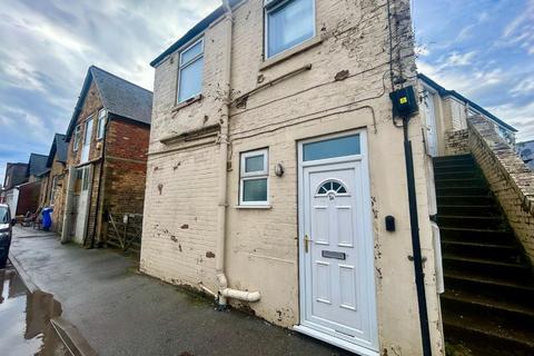 2 bedroom ground floor flat to rent, 2 Bed Ground Floor Flat, Olivers Lane, Bridlington, YO15 2AS
