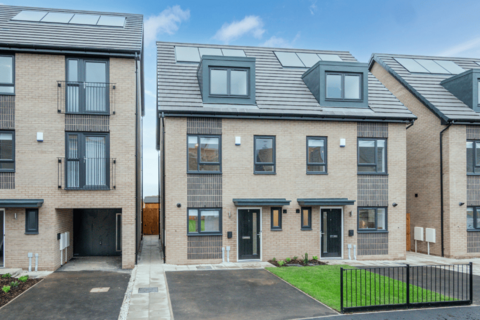 3 bedroom house to rent, at The Gateway, 40 GALLOWAY DRIVE M12