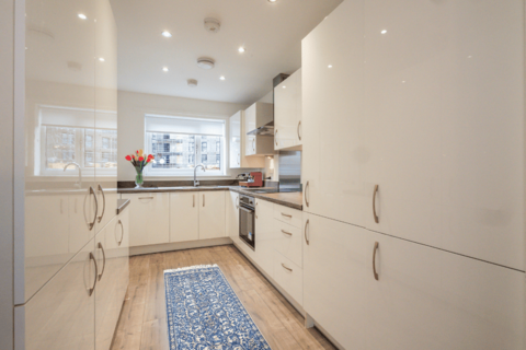 3 bedroom house to rent, at The Gateway, 40 GALLOWAY DRIVE M12
