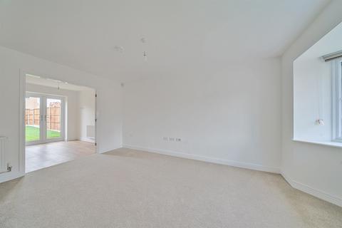 4 bedroom detached house to rent, Upton NN5