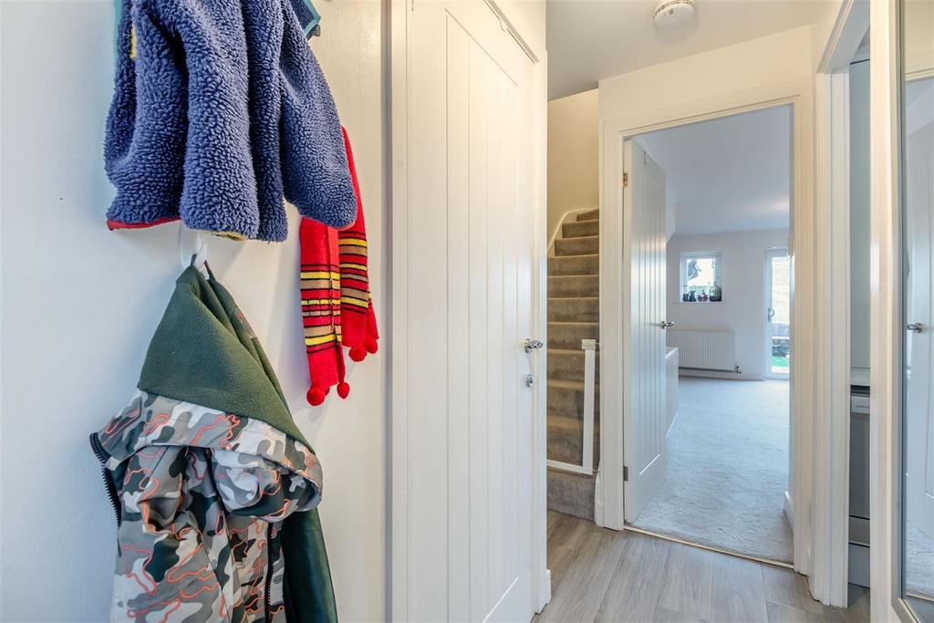 8672335-interior10.jpg