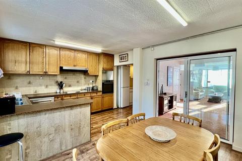 4 bedroom terraced house for sale, Byron Avenue, Cranford TW4