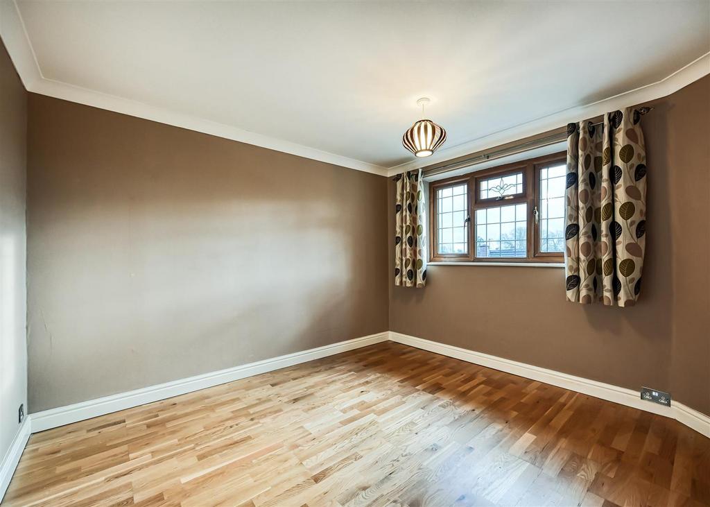 32 Woodland Close-03.jpg