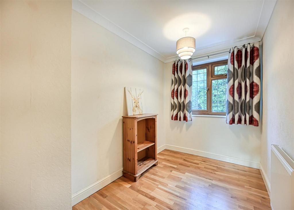 32 Woodland Close-02.jpg