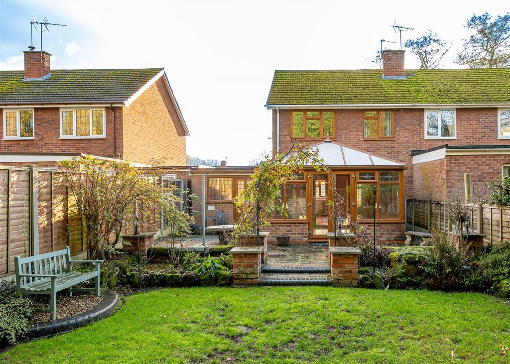 32 Woodland Close-12.jpg