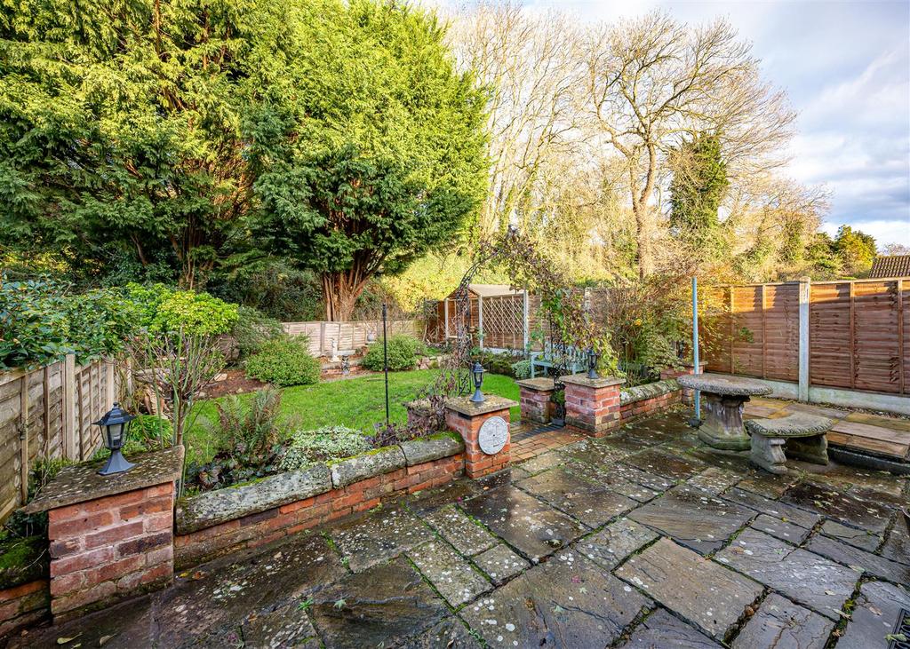 32 Woodland Close-13.jpg