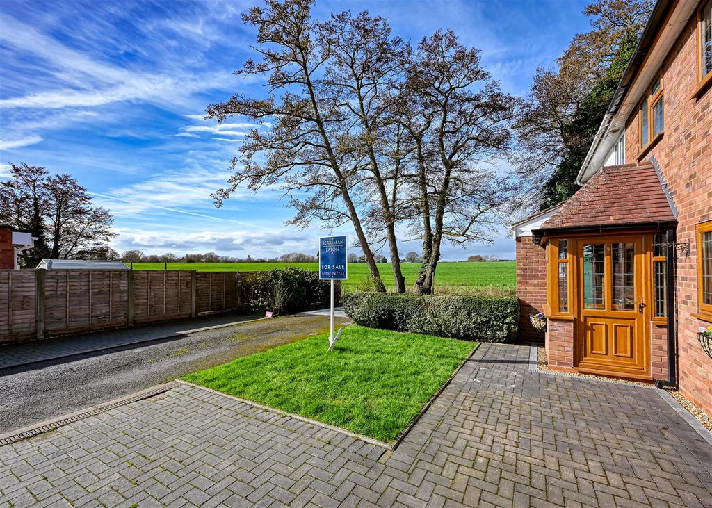 32 Woodland Close-MAR26-10.jpg