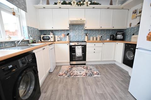3 bedroom semi-detached house for sale, Lappmark Road, Canvey Island SS8