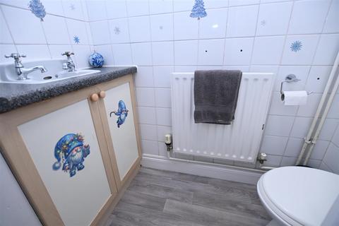 3 bedroom semi-detached house for sale, Lappmark Road, Canvey Island SS8
