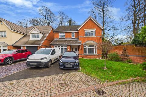 4 bedroom detached house for sale, St. Marys Close, Hessle