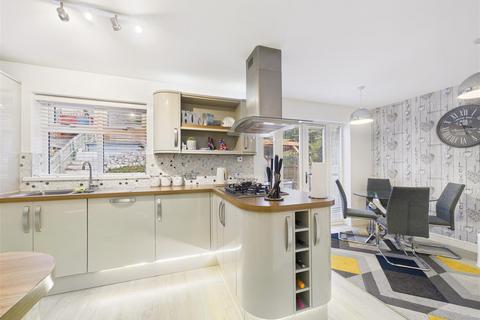 4 bedroom detached house for sale, St. Marys Close, Hessle