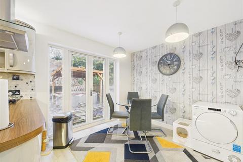 4 bedroom detached house for sale, St. Marys Close, Hessle