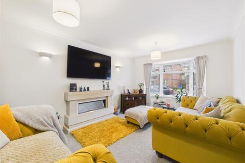 4 bedroom detached house for sale, St. Marys Close, Hessle
