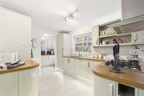 4 bedroom detached house for sale, St. Marys Close, Hessle