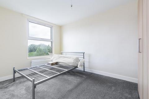 4 bedroom maisonette to rent, Blythe Road, Brook Green, W14