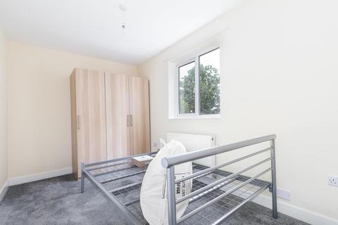 4 bedroom maisonette to rent, Blythe Road, Brook Green, W14