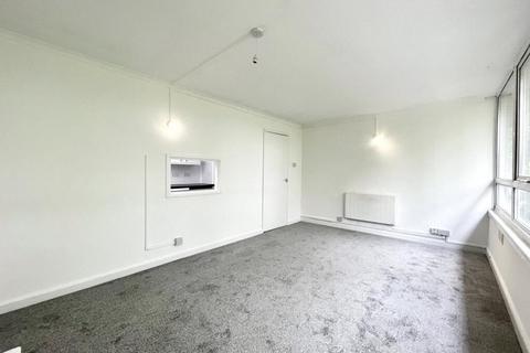 2 bedroom flat to rent, Walden Road Walden Parade BR7