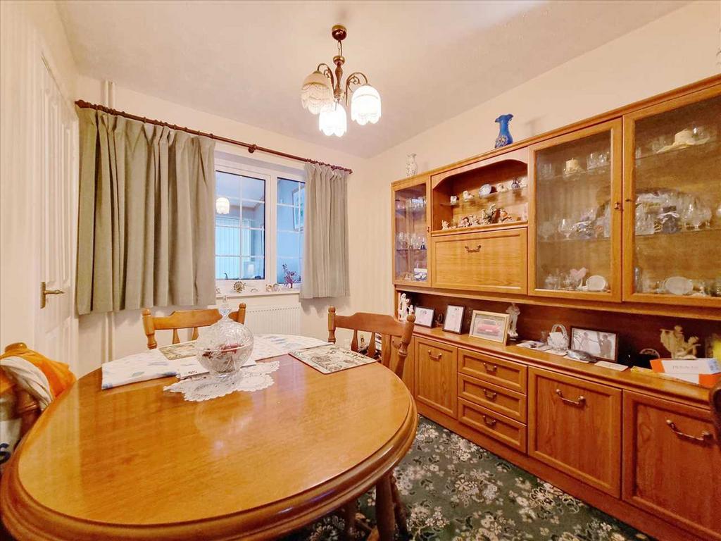 Dining Area: