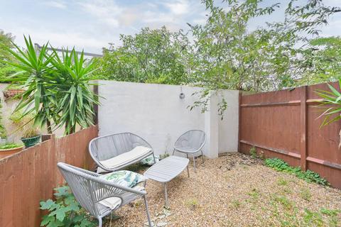 2 bedroom flat to rent, Mowll Street, SW9, Oval, London, SW9