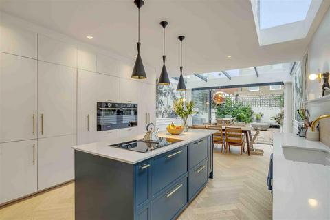 4 bedroom terraced house for sale, Ashington Road, London