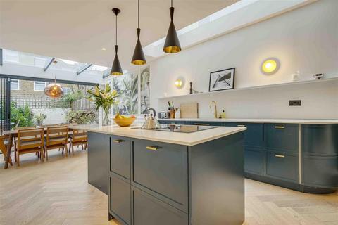 4 bedroom terraced house for sale, Ashington Road, London