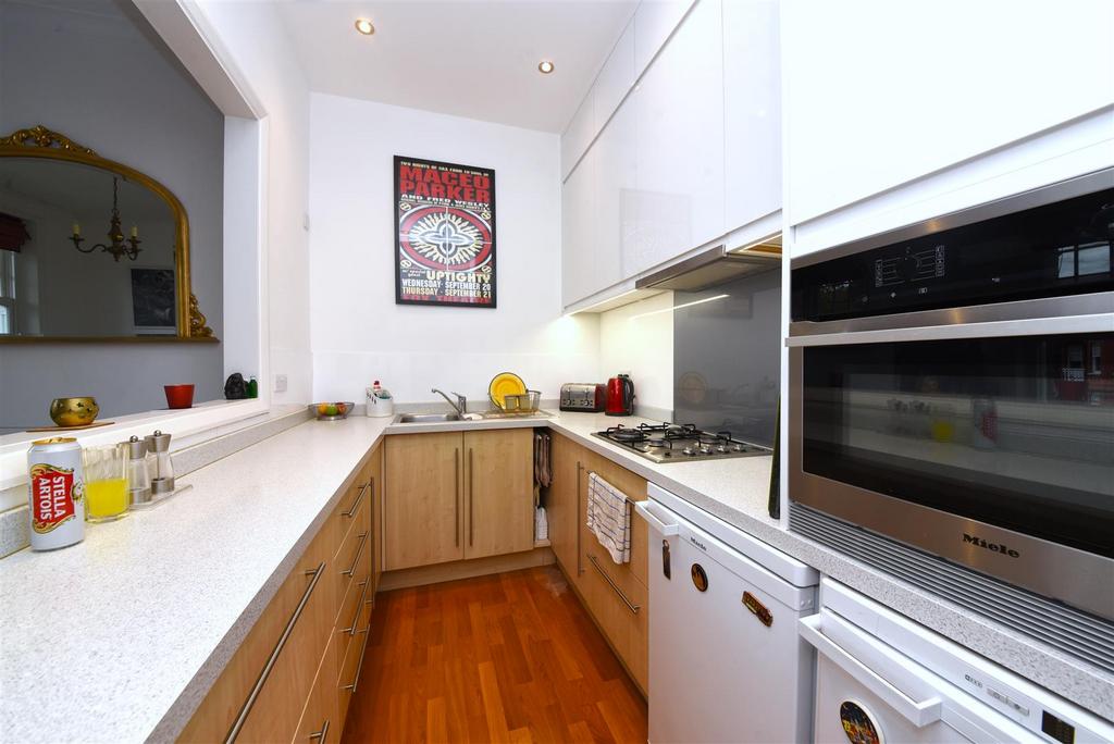 15d Queens Avenue Pic 3.png