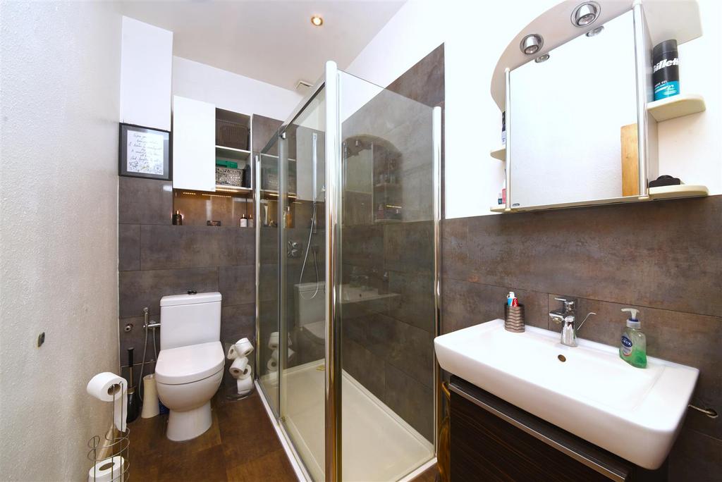 15d Queens Avenue Pic 4.png