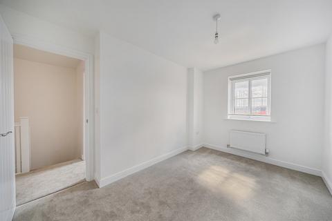 undefined, Upton NN5