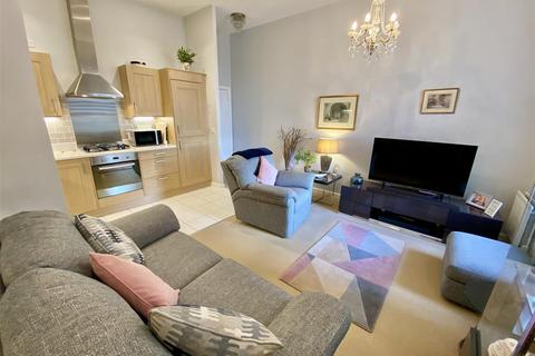 2 bedroom apartment for sale, Marmaville Court, Mirfield